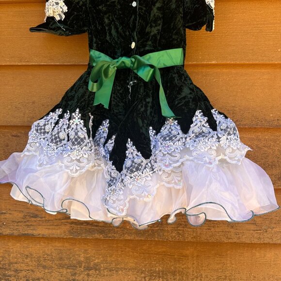 Girls Green Velvet Dress With White Lace & Pearl Accents Size 7 Elegant Design M - Picture 16 of 16